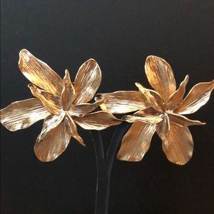 Large gold flower earrings from Zara